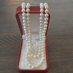 Elegant Pearl Necklace in Classic White fresh water pearls
